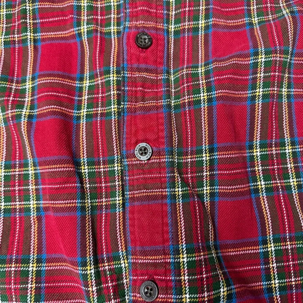 WOOLRICH FLANNEL BUTTON DOWN MENS SIZE Medium 100% Cotton Red Plaid Long Sleeve‎